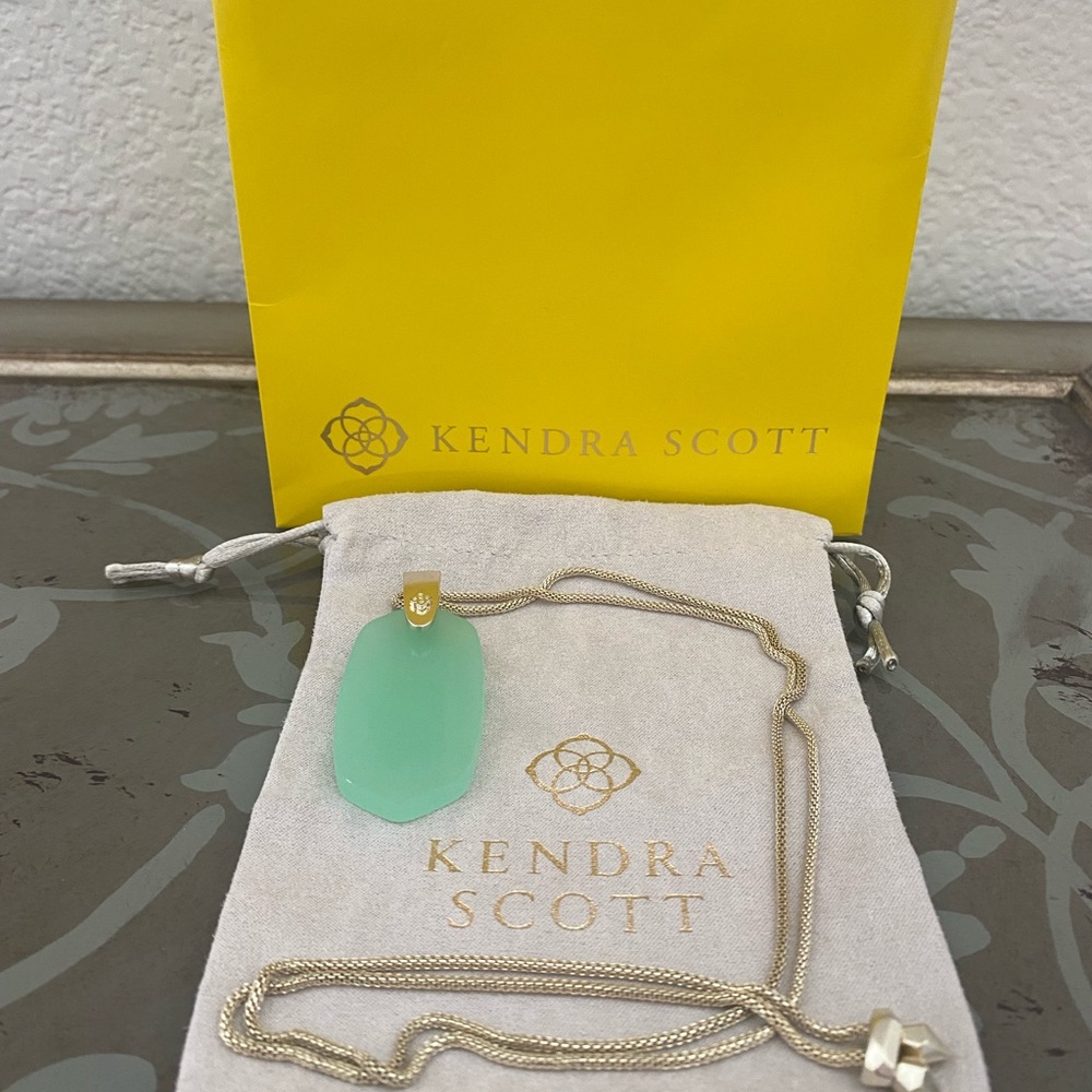 Kendra Scott Inez Chalcedony Necklace gold tone adjustable. Excellent condition